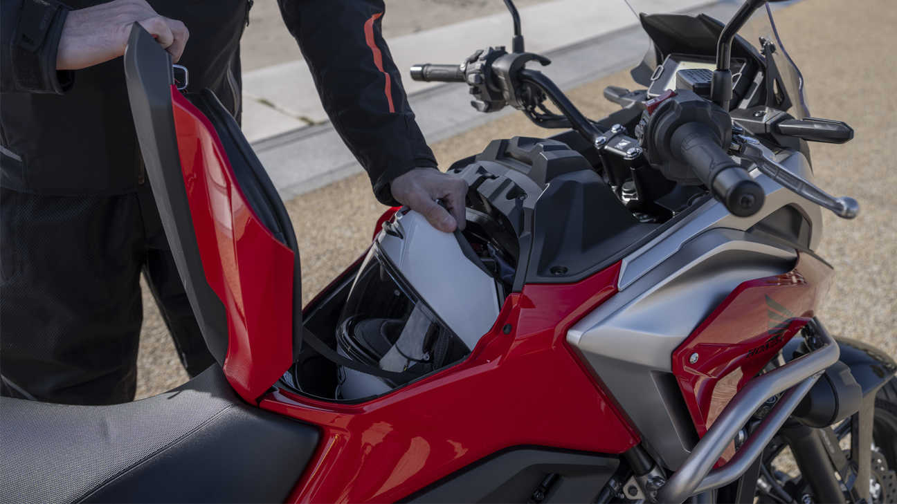 NC750X, contrôle intuitif, hauteur de selle inférieure et davantage d'espace de rangement.