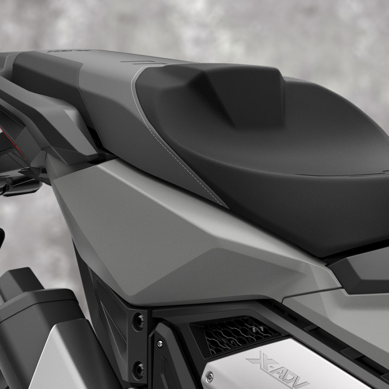 Gros plan de la selle du Honda X-ADV.