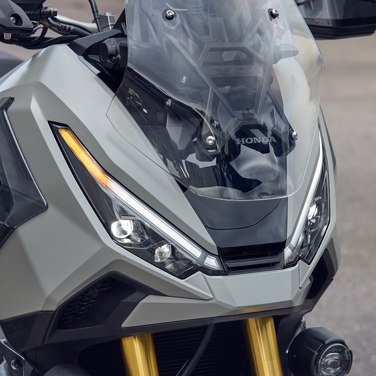 X-ADV avec phares LED à double optique