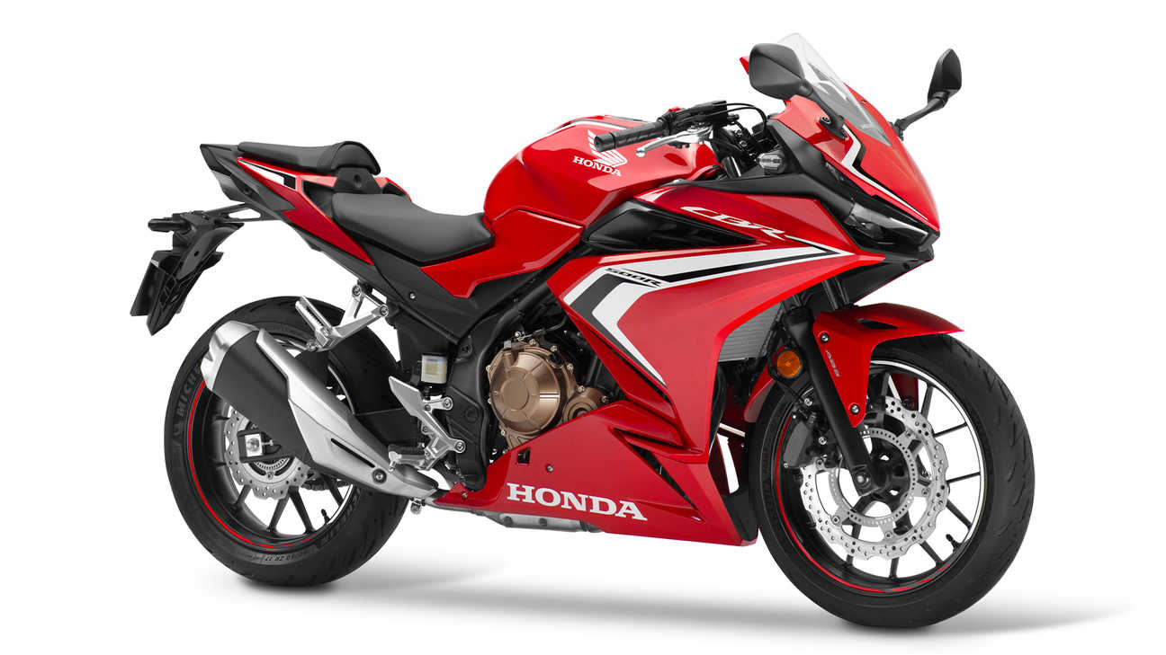moto sportive permis A2 CBR500R, côté droit, prise en studio