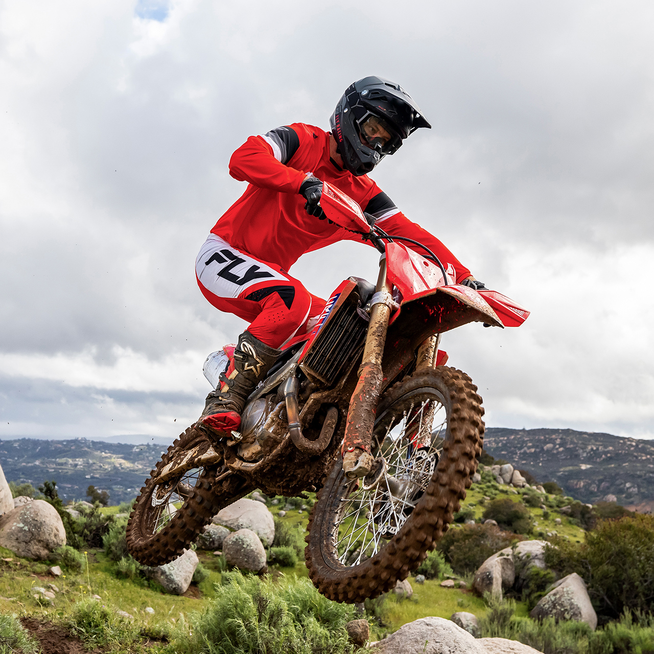 CRF450R sur circuit avec un pilote de motocross