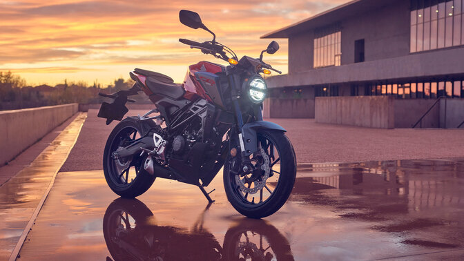 PXC125 en ville avec passager