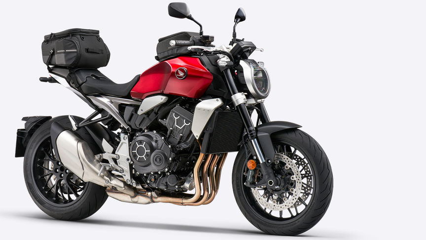 Vue de trois quarts face de la Honda CB1000R avec accessoires.