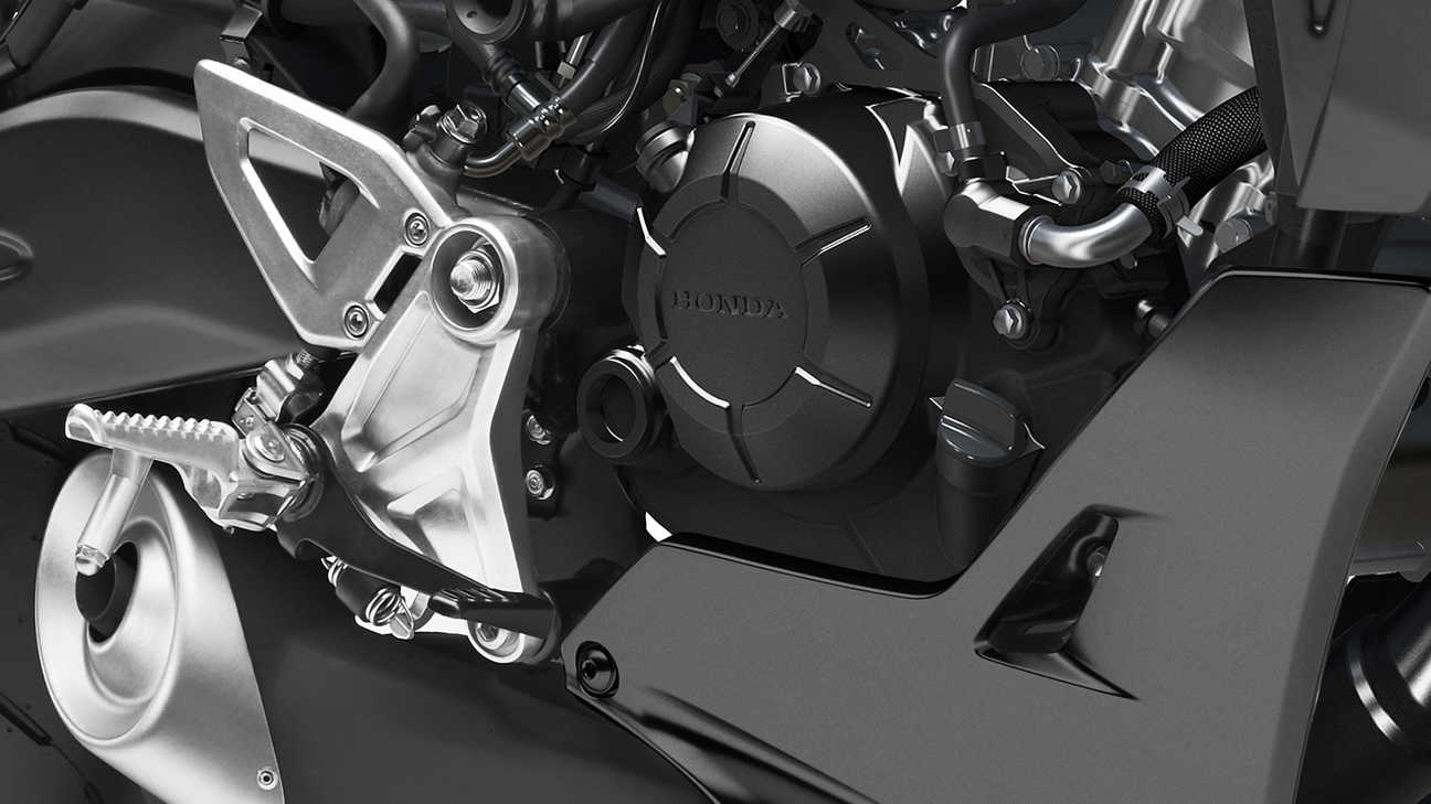 Honda CB125R, moteur monocylindre à refroidissement liquide 4 V à double arbre à cames plus puissant